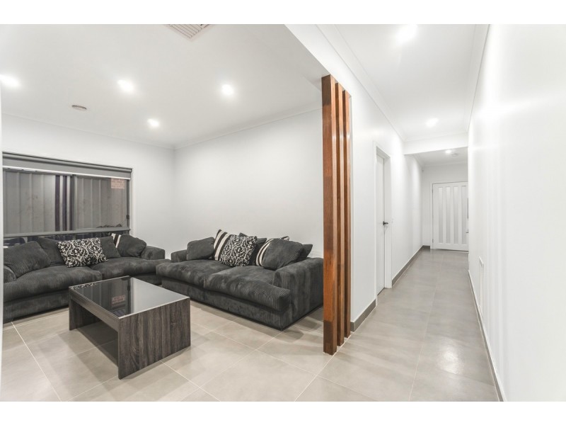 14 Bridgehaven Drive, Craigieburn VIC 3064