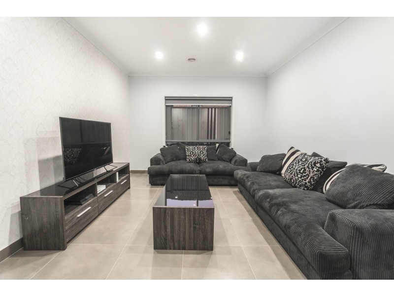 14 Bridgehaven Drive, Craigieburn VIC 3064