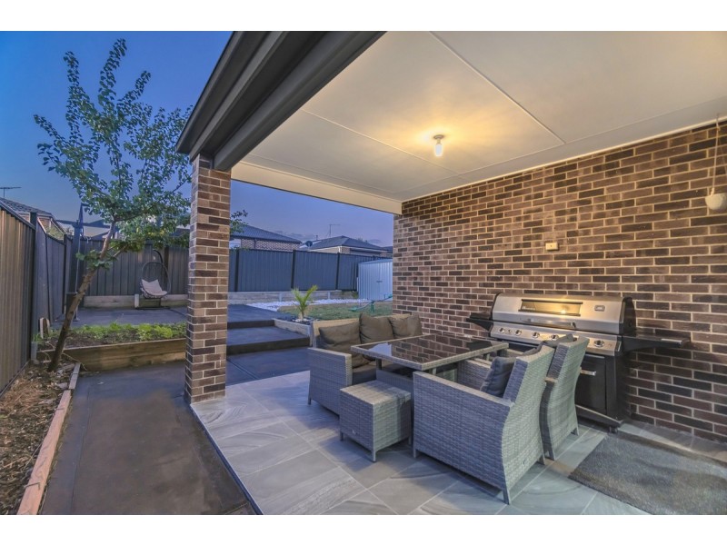 14 Bridgehaven Drive, Craigieburn VIC 3064