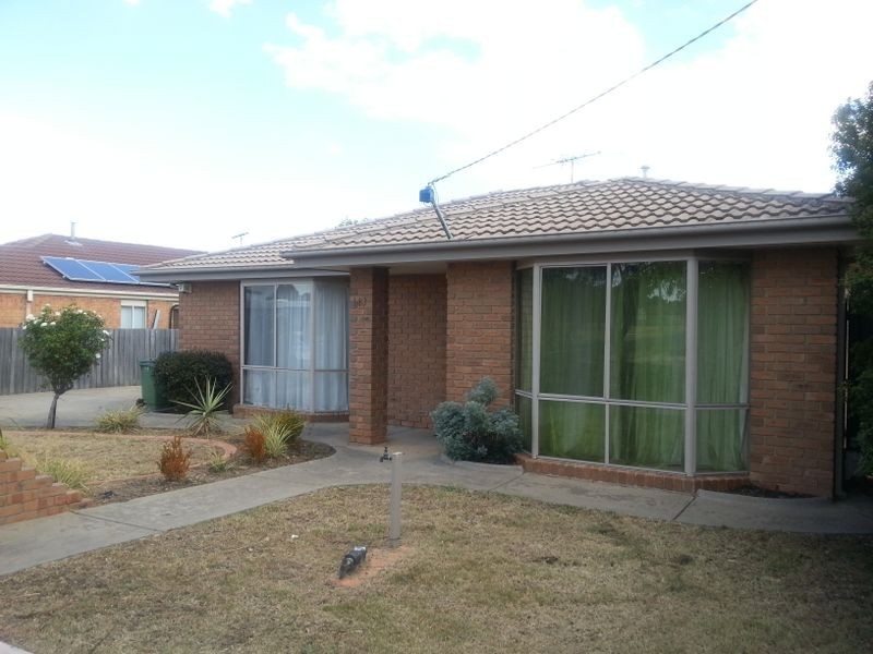 143 Hothlyn Dr, Craigieburn VIC 3064