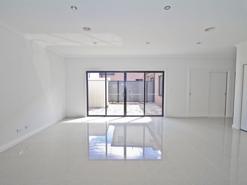 2/13 Virtue Way, Craigieburn VIC 3064