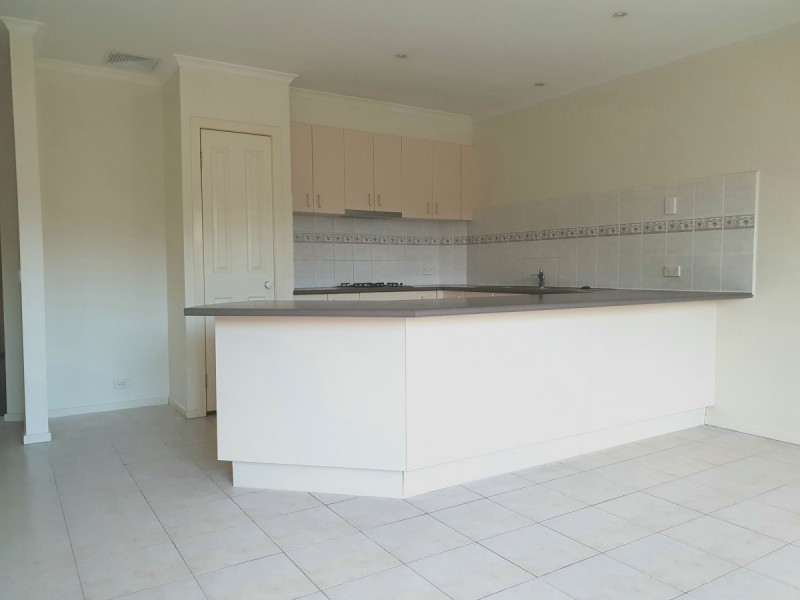 16 Corona Place, Roxburgh Park VIC 3064