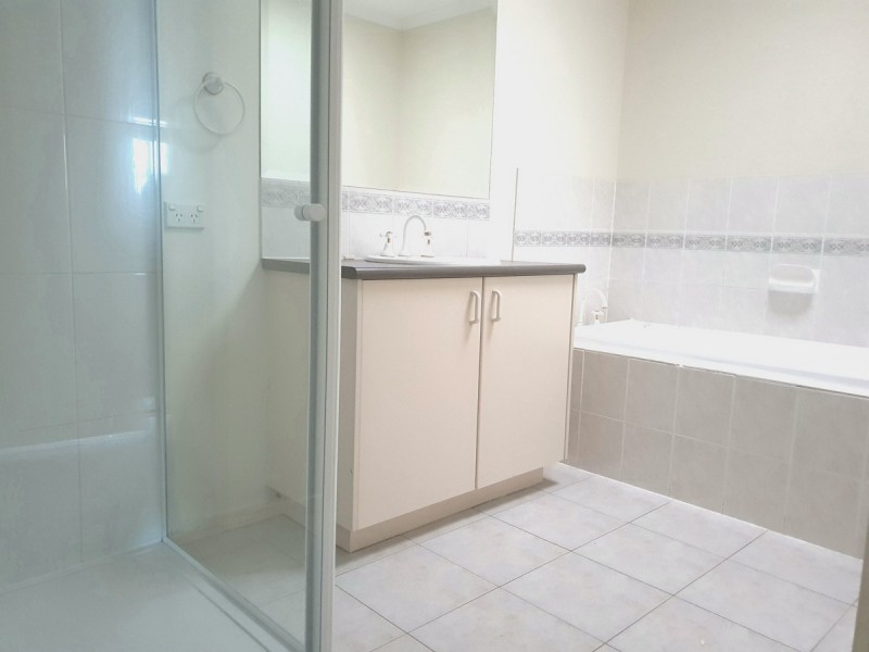 16 Corona Place, Roxburgh Park VIC 3064