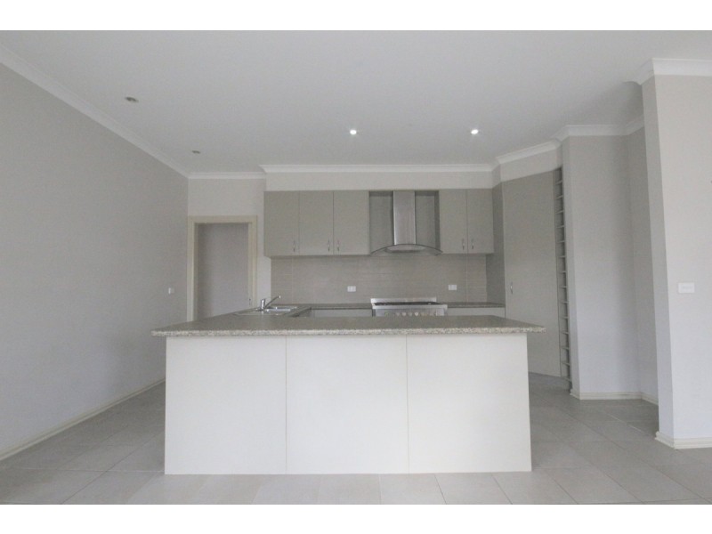 1 Birdswood Crescent, Craigieburn VIC 3064