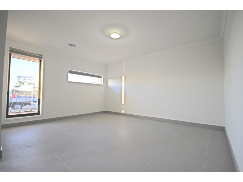 14 Prosperity Way, Roxburgh Park VIC 3064