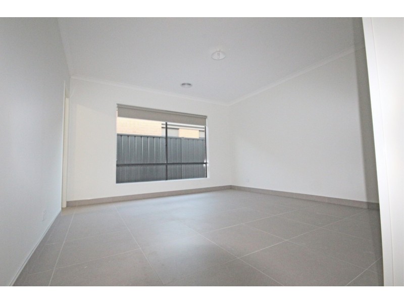 14 Prosperity Way, Roxburgh Park VIC 3064