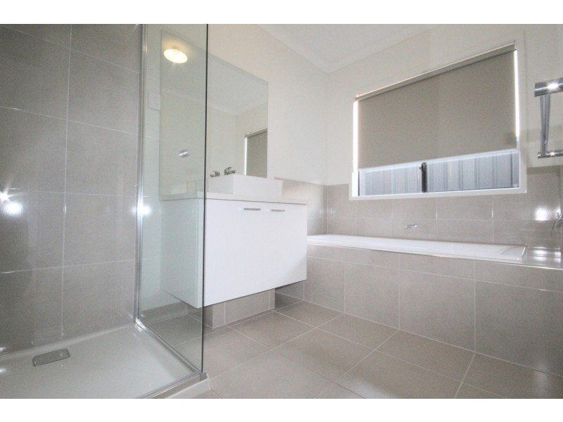 14 Prosperity Way, Roxburgh Park VIC 3064