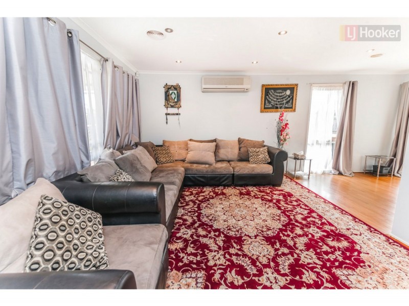 6 Wintle Close, Roxburgh Park VIC 3064
