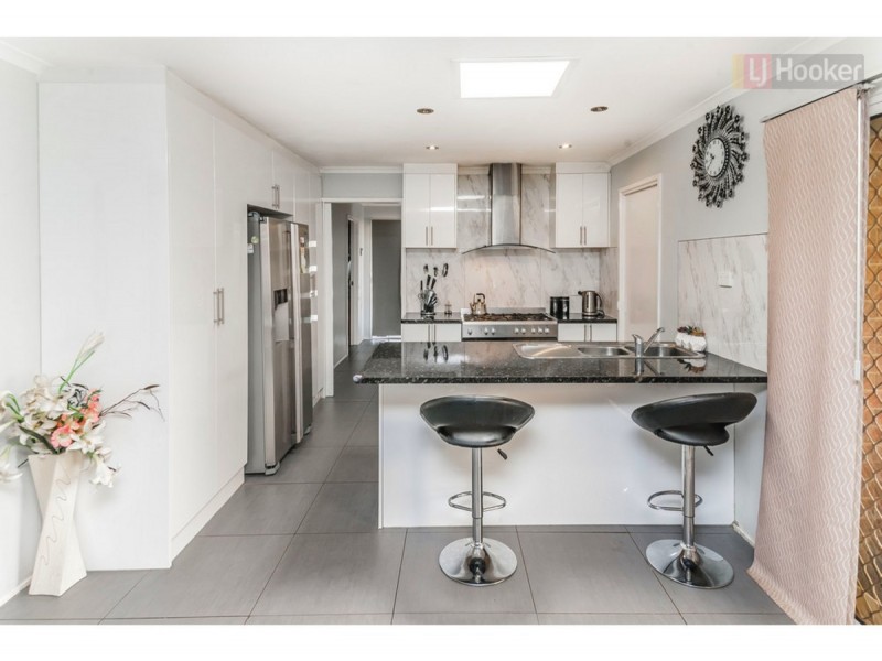 6 Wintle Close, Roxburgh Park VIC 3064