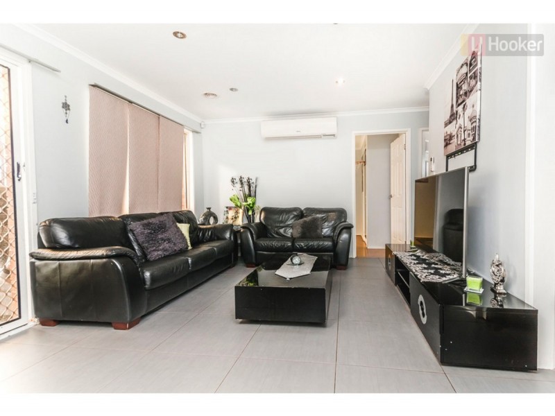 6 Wintle Close, Roxburgh Park VIC 3064