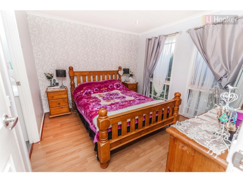 6 Wintle Close, Roxburgh Park VIC 3064