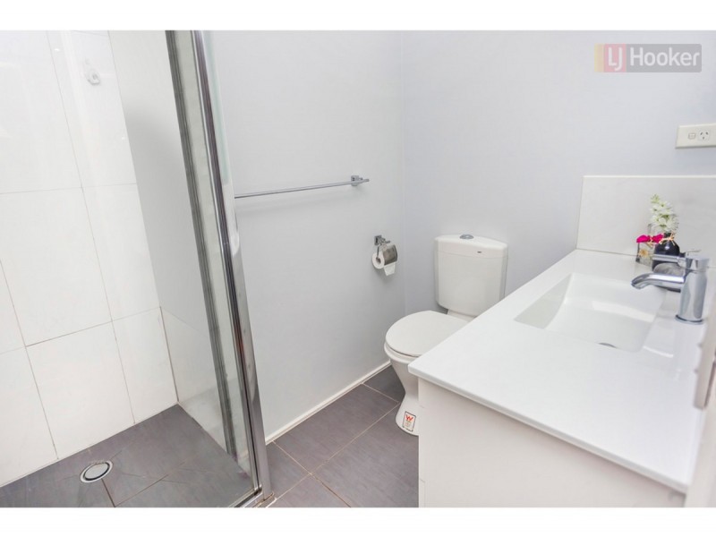6 Wintle Close, Roxburgh Park VIC 3064