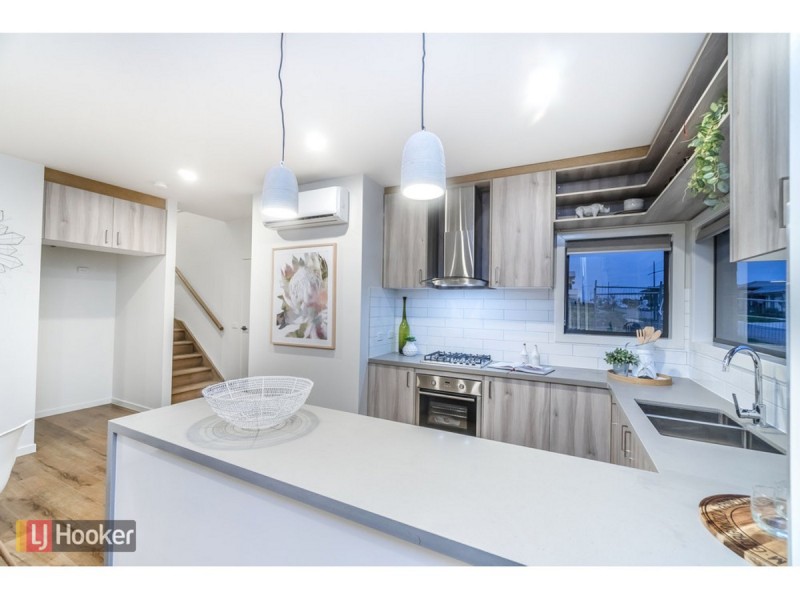 71 Debonair Parade, Craigieburn VIC 3064