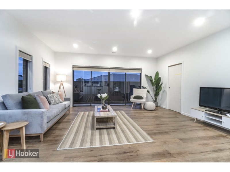 71 Debonair Parade, Craigieburn VIC 3064