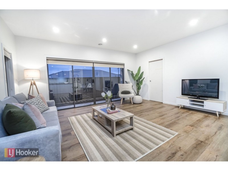 71 Debonair Parade, Craigieburn VIC 3064