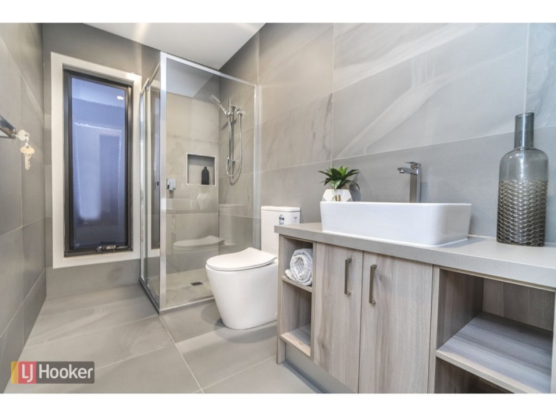 71 Debonair Parade, Craigieburn VIC 3064