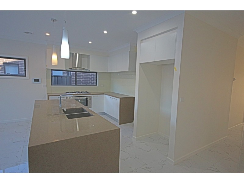 6 Tarrion Rise, Craigieburn VIC 3064