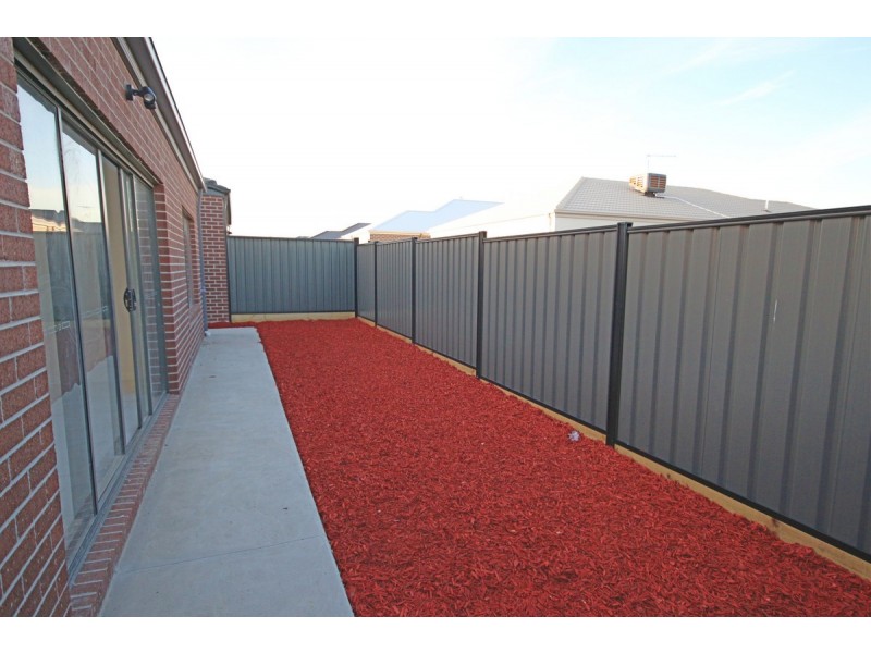 6 Tarrion Rise, Craigieburn VIC 3064