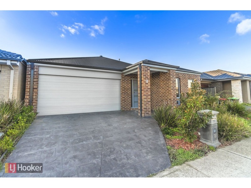 18 Black Wattle Road, Craigieburn VIC 3064
