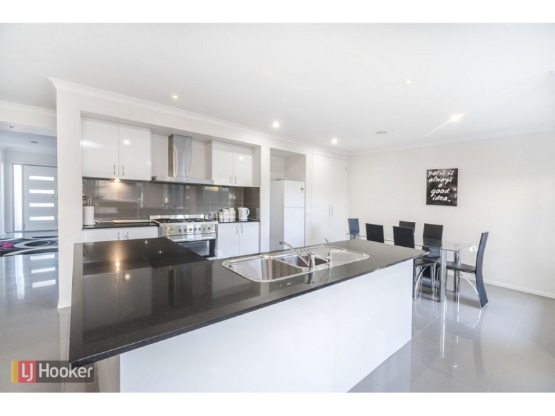 18 Black Wattle Road, Craigieburn VIC 3064