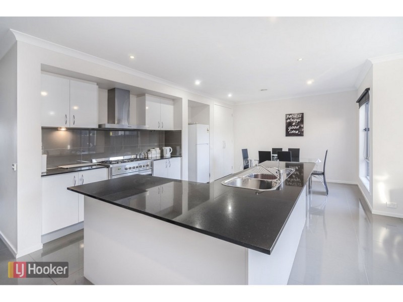 18 Black Wattle Road, Craigieburn VIC 3064