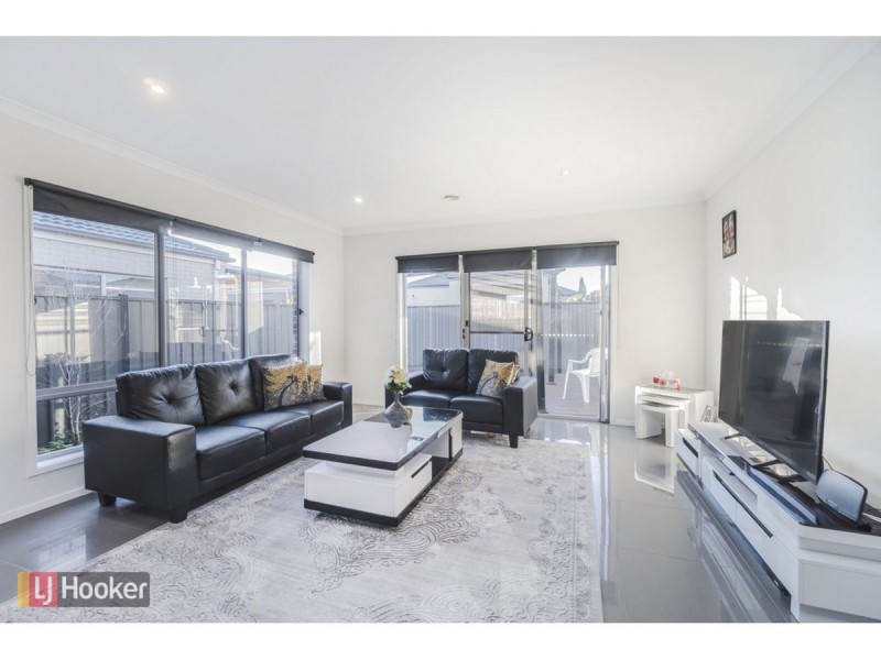 18 Black Wattle Road, Craigieburn VIC 3064