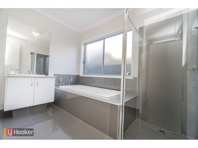 18 Black Wattle Road, Craigieburn VIC 3064