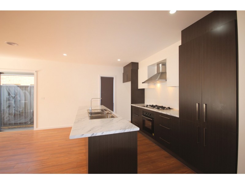 13 Divan Place, Craigieburn VIC 3064