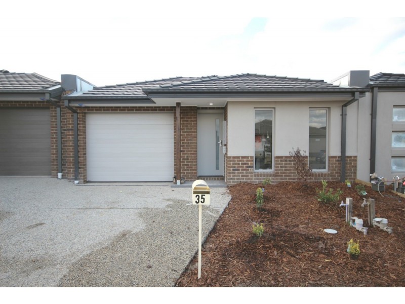 35 Highfield Drive, Mickleham VIC 3064