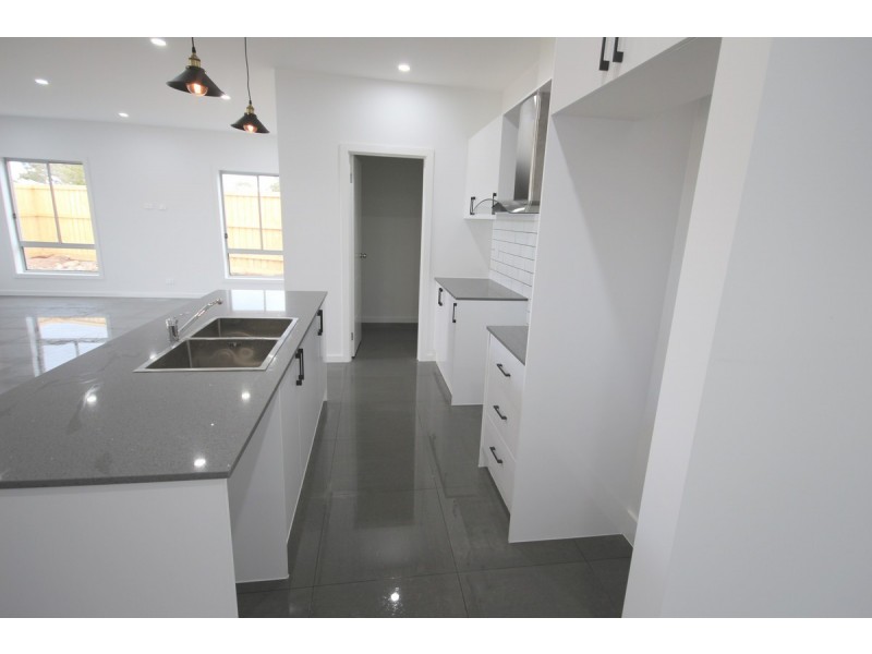 25 Haldon Avenue, Mickleham VIC 3064