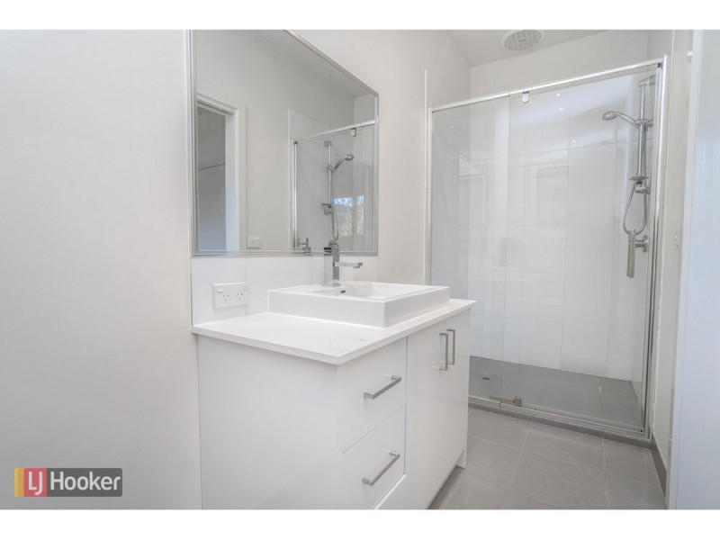 17 Grattan Cove, Craigieburn VIC 3064