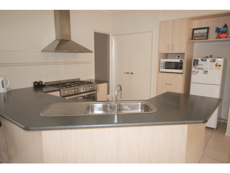 10 Rosleigh Drive, Craigieburn VIC 3064