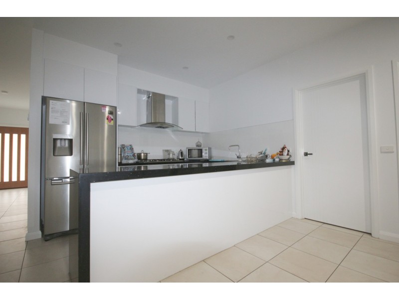 1 Hinter Way, Roxburgh Park VIC 3064