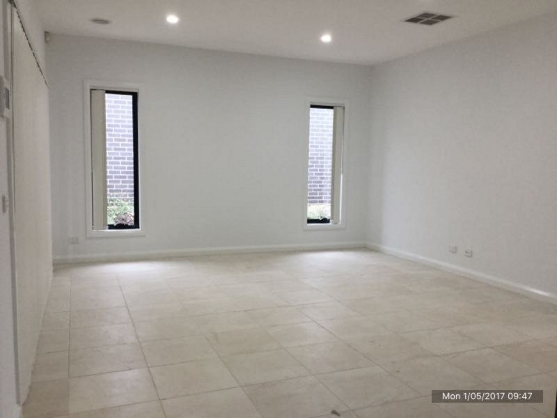 1 Hinter Way, Roxburgh Park VIC 3064