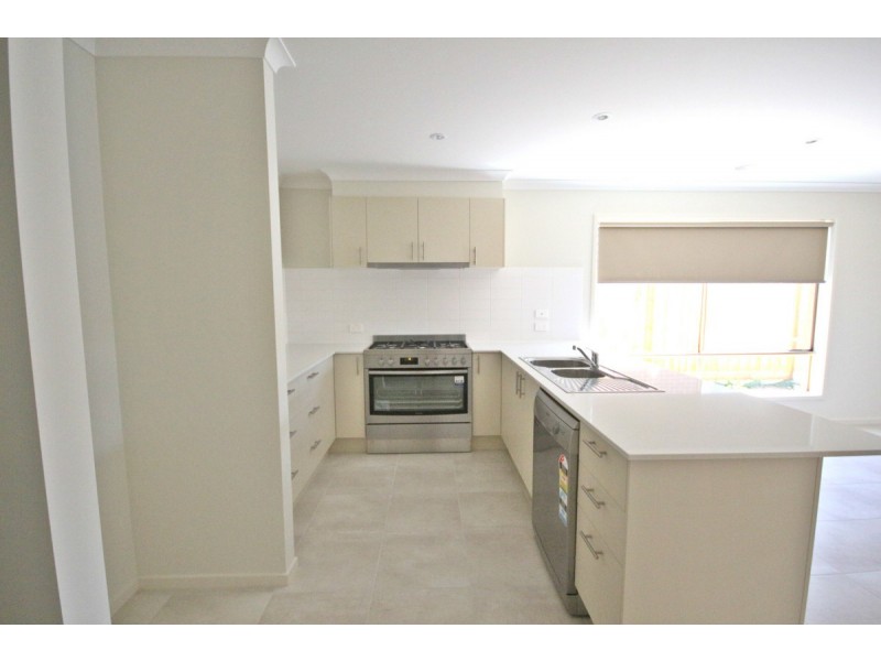 19 Highfield Street, Mickleham VIC 3064