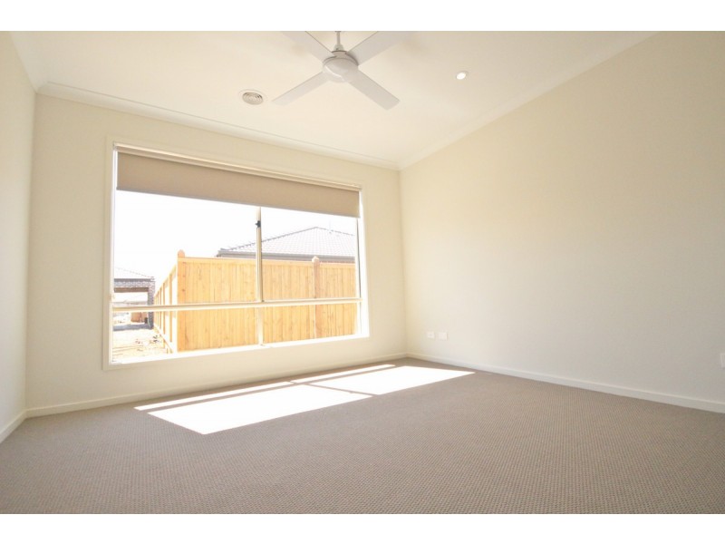 19 Highfield Street, Mickleham VIC 3064