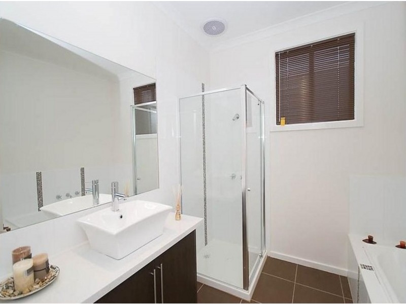 11 Pymble Gardens, Craigieburn VIC 3064