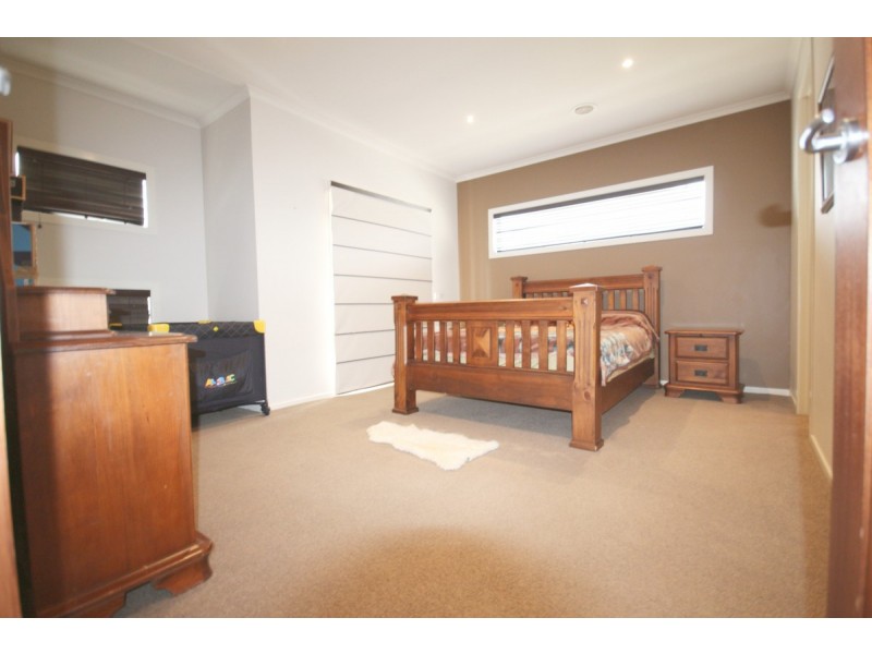 17 Girraween Crescent, Craigieburn VIC 3064