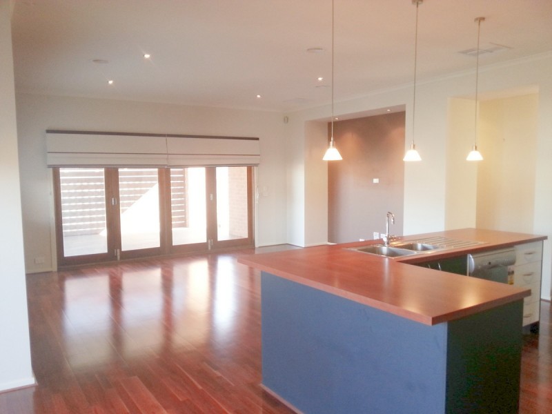 17 Girraween Crescent, Craigieburn VIC 3064