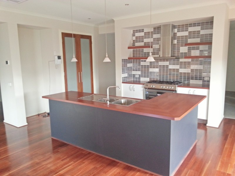 17 Girraween Crescent, Craigieburn VIC 3064