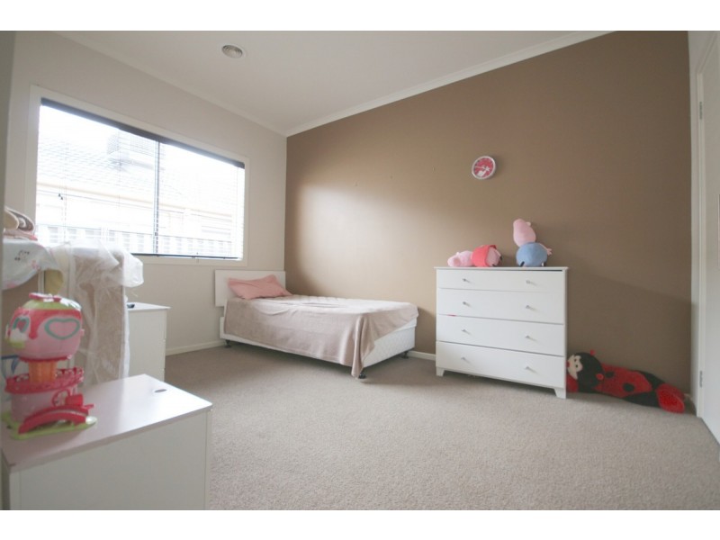 17 Girraween Crescent, Craigieburn VIC 3064