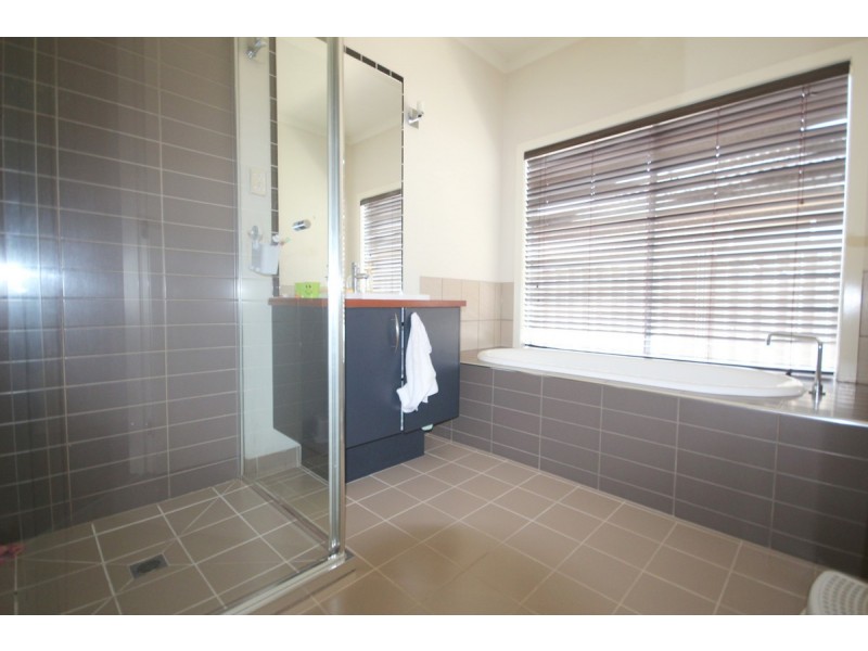 17 Girraween Crescent, Craigieburn VIC 3064