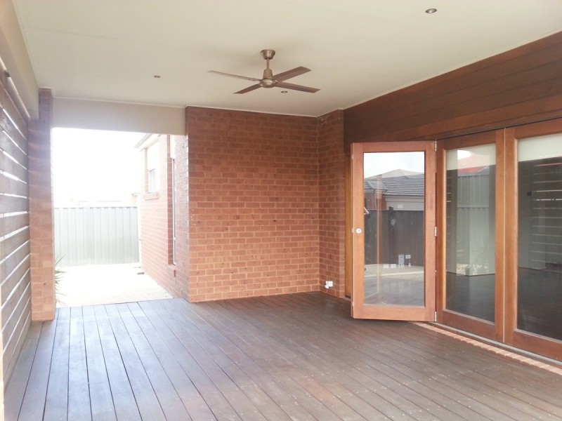 17 Girraween Crescent, Craigieburn VIC 3064