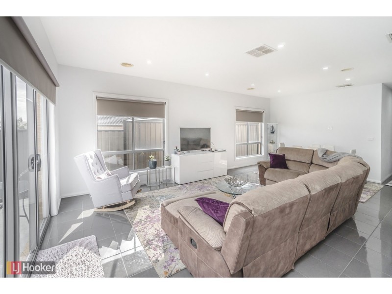 35 Natural Drive, Craigieburn VIC 3064