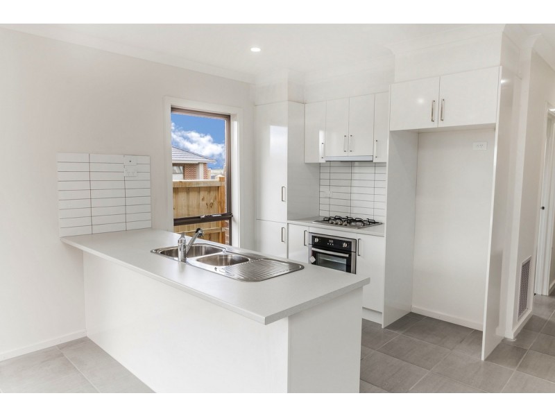 41 Highfield Drive, Mickleham VIC 3064