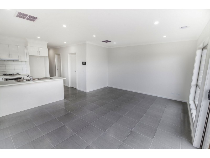 41 Highfield Drive, Mickleham VIC 3064