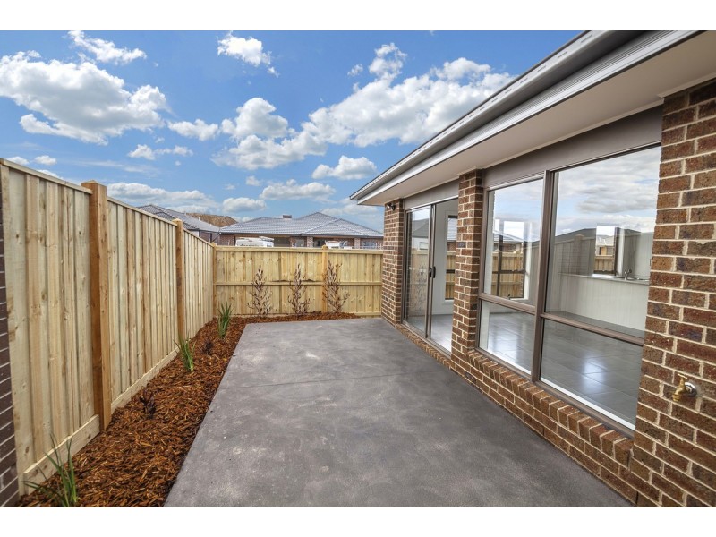 41 Highfield Drive, Mickleham VIC 3064