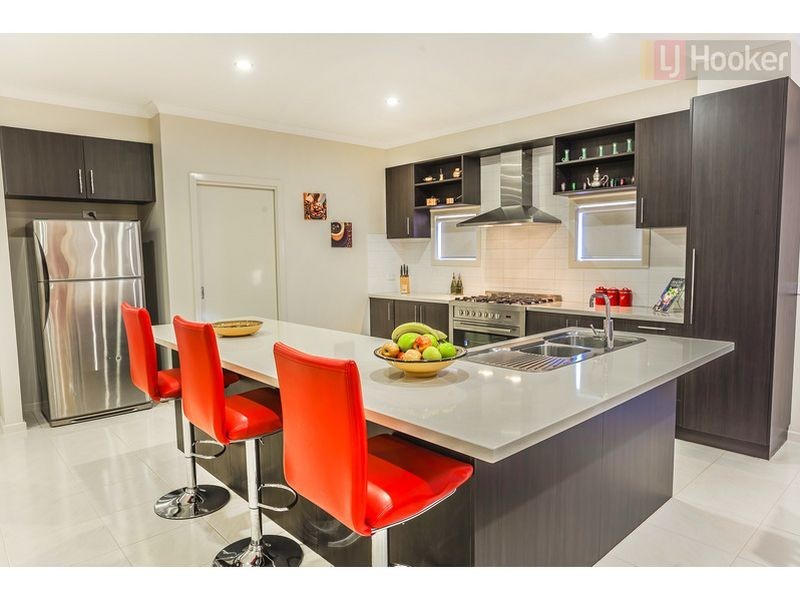 16 Pymble Gardens, Craigieburn VIC 3064