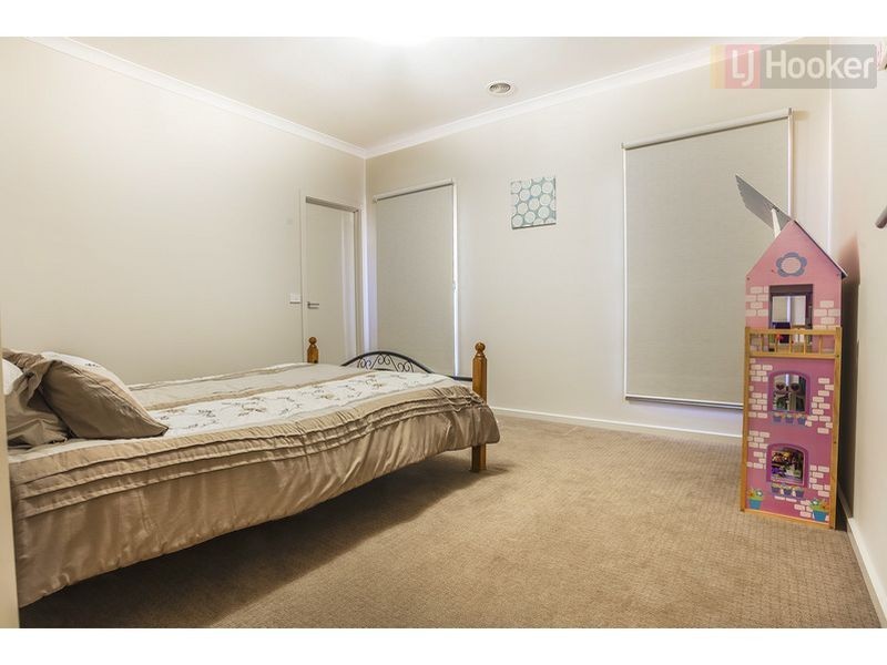 16 Pymble Gardens, Craigieburn VIC 3064