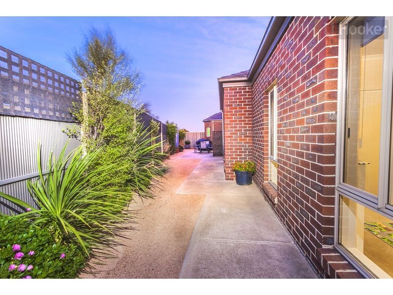 16 Pymble Gardens, Craigieburn VIC 3064